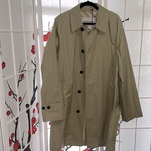 Burberry trench rain coat new with tags beige color sz 50 (large)